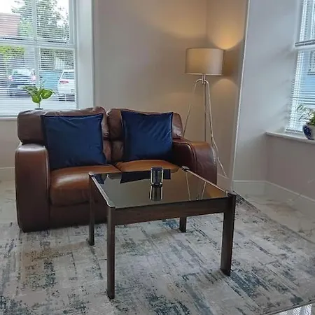 Town Centre Luxury Retreat 아파트 *